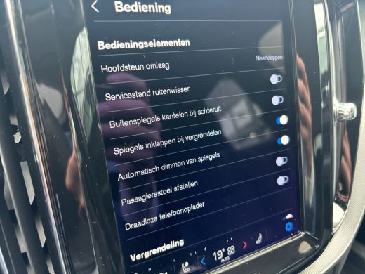 Volvo  XC60 B5 Plus Dark | Achterbank verwarmd | Achteruitrijcamera | Cruise control adaptief met Stop&Go en ... ActivLease financial lease