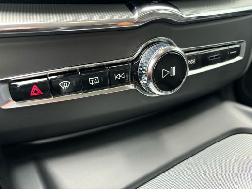 Volvo  XC60 B5 Plus Dark | Achterbank verwarmd | Achteruitrijcamera | Cruise control adaptief met Stop&Go en ... ActivLease financial lease