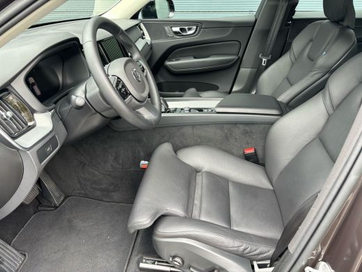 Volvo  XC60 B5 Plus Dark | Achterbank verwarmd | Achteruitrijcamera | Cruise control adaptief met Stop&Go en ... ActivLease financial lease