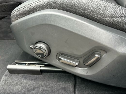 Volvo  XC60 B5 Plus Dark | Achterbank verwarmd | Achteruitrijcamera | Cruise control adaptief met Stop&Go en ... ActivLease financial lease