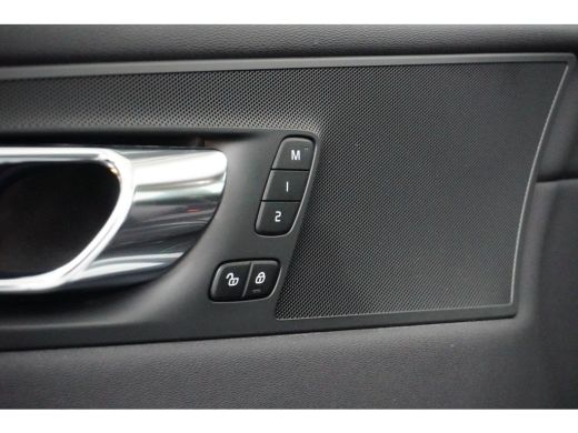 Volvo  XC60 Volvo Recharge T6 AWD R-Design | Achteruitrijcamera | Cruise control adaptief met Stop&Go en stuu... ActivLease financial lease