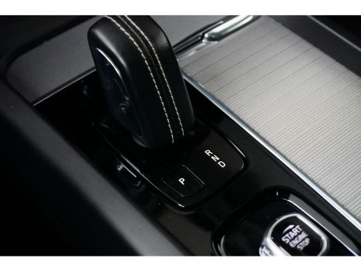 Volvo  XC60 Volvo Recharge T6 AWD R-Design | Achteruitrijcamera | Cruise control adaptief met Stop&Go en stuu... ActivLease financial lease