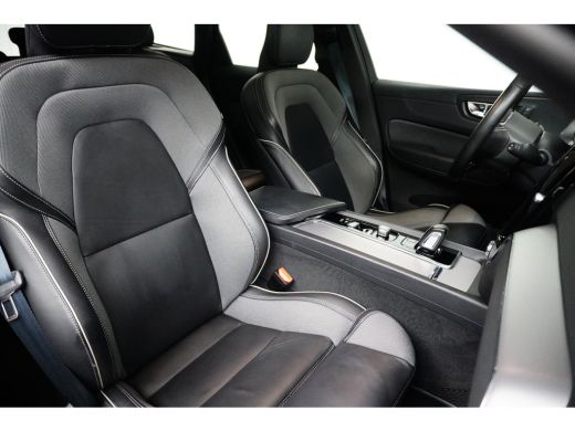 Volvo  XC60 Volvo Recharge T6 AWD R-Design | Achteruitrijcamera | Cruise control adaptief met Stop&Go en stuu... ActivLease financial lease