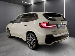 BMW iX1 xDrive30 (67 kWh) M-SPORT ** LED, BRUIN LEDER, PANORAMA, TREKH, ACC, H&K SOUND, 20-inch LMV ** 26...