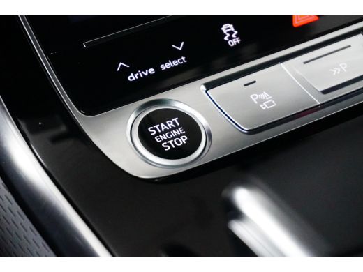 Audi Q8 60 TFSIe 490PK Quattro Pro Line S Competition | PANORAMADAK | TREKHAAK | LEDER ActivLease financial lease