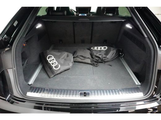 Audi Q8 60 TFSIe 490PK Quattro Pro Line S Competition | PANORAMADAK | TREKHAAK | LEDER ActivLease financial lease