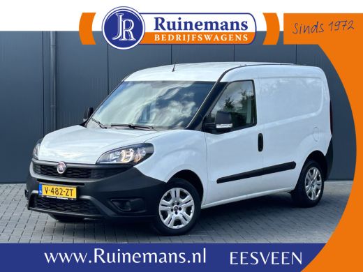 Fiat Dobló Cargo 1.6 MJ 105 PK / L1H1 / 1e EIGENAAR / 3 ZITS / TREKHAAK / INRICHTING / AIRCO / CRUISE / NAVI / CAMERA