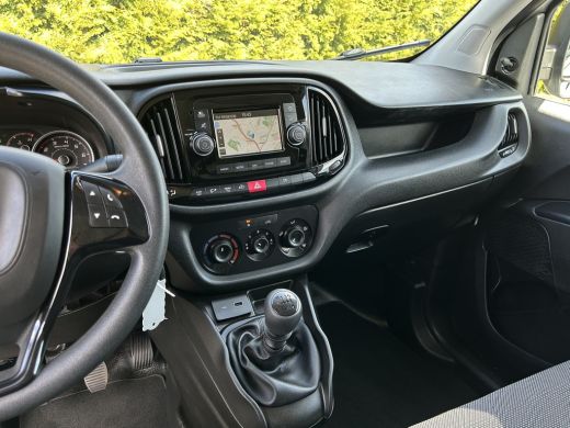 Fiat Dobló Cargo 1.6 MJ 105 PK / L1H1 / 1e EIGENAAR / 3 ZITS / TREKHAAK / INRICHTING / AIRCO / CRUISE / NAVI / CAMERA ActivLease financial lease
