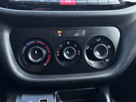 Fiat Dobló Cargo 1.6 MJ 105 PK / L1H1 / 1e EIGENAAR / 3 ZITS / TREKHAAK / INRICHTING / AIRCO / CRUISE / NAVI / CAMERA ActivLease financial lease
