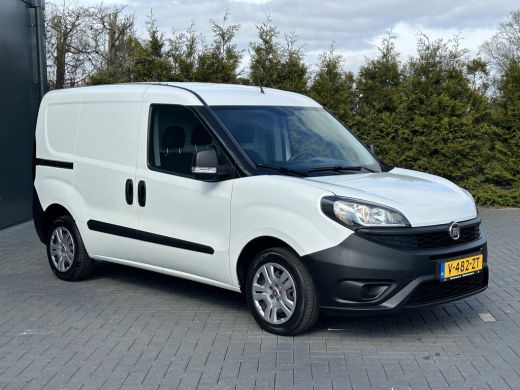 Fiat Dobló Cargo 1.6 MJ 105 PK / L1H1 / 1e EIGENAAR / 3 ZITS / TREKHAAK / INRICHTING / AIRCO / CRUISE / NAVI / CAMERA ActivLease financial lease