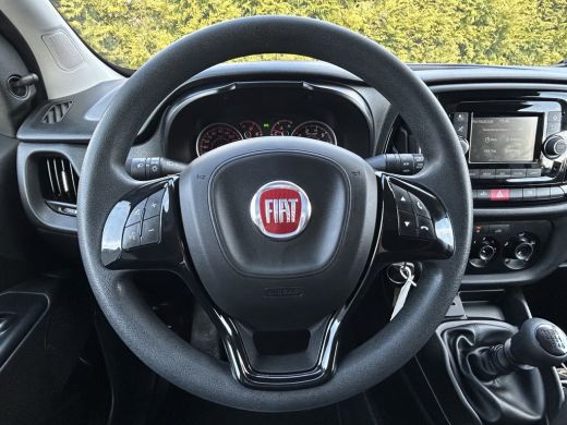 Fiat Dobló Cargo 1.6 MJ 105 PK / L1H1 / 1e EIGENAAR / 3 ZITS / TREKHAAK / INRICHTING / AIRCO / CRUISE / NAVI / CAMERA ActivLease financial lease