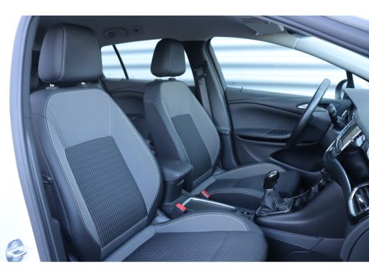 Opel Astra Sports Tourer 1.2 TURBO 130PK BUSINESS ELEGANCE / NAVI / LEDER / CLIMA / AGR / PDC / 16" LMV / CA... ActivLease financial lease