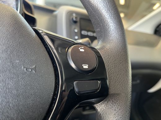 Peugeot 108 Peugeot 1.0 e-VTi Active | Airco | Bluetooth telefoonvoorbereiding | DAB ontvanger ActivLease financial lease