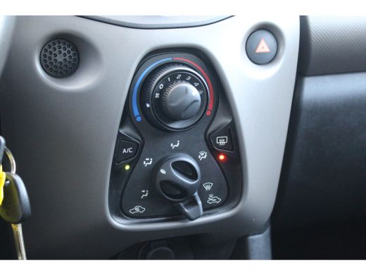 Peugeot 108 1.0 e-VTi Active | Airco | Elek. Ramen | Stuurw. Bediening | Bluetooth | DAB | | Airco | Elek. Ra... ActivLease financial lease