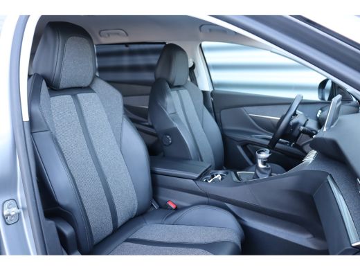 Peugeot 5008 1.2 PURETECH 130PK 7-ZITS ALLURE / NAVI / LEDER / CLIMA / PDC / 19" LMV / CAMERA / KEYLESS/ ADAPT... ActivLease financial lease