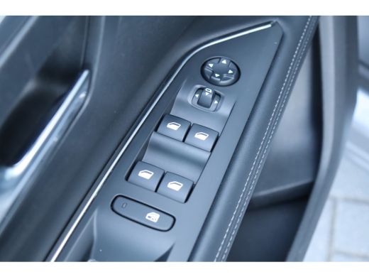 Peugeot 5008 1.2 PURETECH 130PK 7-ZITS ALLURE / NAVI / LEDER / CLIMA / PDC / 19" LMV / CAMERA / KEYLESS/ ADAPT... ActivLease financial lease