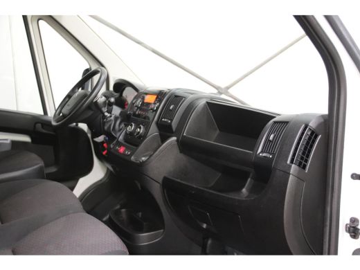 Peugeot Boxer 2.2 165 PK BAKWAGEN MET LAADKLEP EN ZIJDEUR ActivLease financial lease