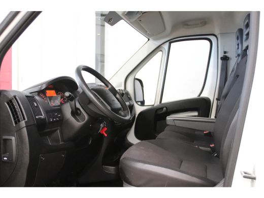 Peugeot Boxer 2.2 165 PK BAKWAGEN MET LAADKLEP EN ZIJDEUR ActivLease financial lease