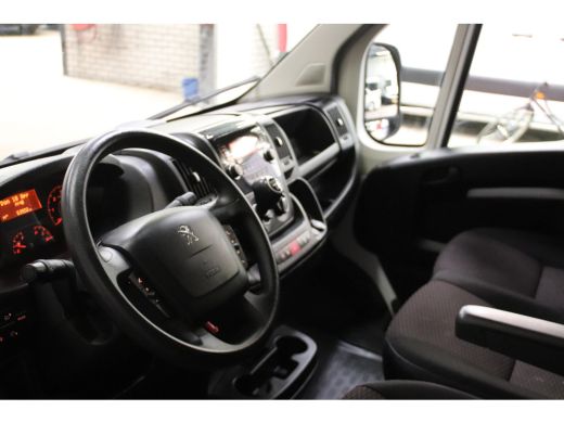 Peugeot Boxer 2.2 165 PK BAKWAGEN MET LAADKLEP EN ZIJDEUR ActivLease financial lease