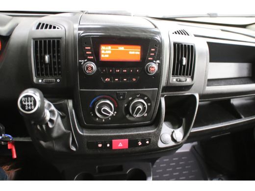 Peugeot Boxer 2.2 165 PK BAKWAGEN MET LAADKLEP EN ZIJDEUR ActivLease financial lease