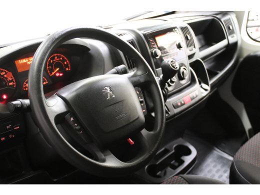Peugeot Boxer 2.2 165 PK BAKWAGEN MET LAADKLEP EN ZIJDEUR ActivLease financial lease