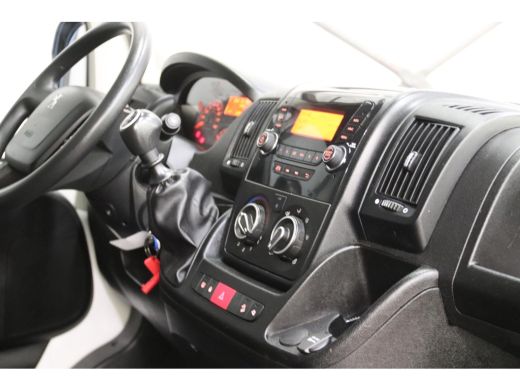 Peugeot Boxer 2.2 165 PK BAKWAGEN MET LAADKLEP EN ZIJDEUR ActivLease financial lease