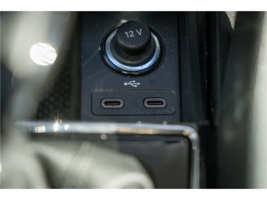 Skoda Karoq 1.5 TSI 150PK DSG ACT Business Edition | Camera| Smartlink| ACC| ActivLease financial lease