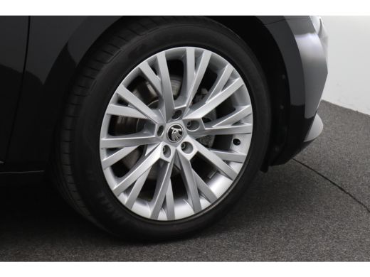 Skoda Superb Combi 1.4 TSI iV Business Edition Plus 218PK DSG alcantara, matrix led, trekhaak, 360gr. camera, ... ActivLease financial lease