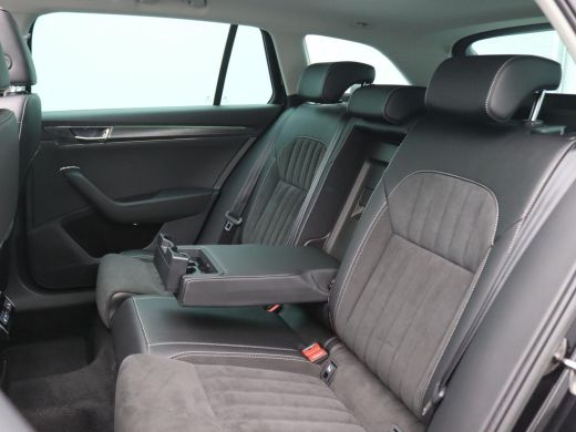 Skoda Superb Combi 1.4 TSI iV Business Edition Plus 218PK DSG alcantara, matrix led, trekhaak, 360gr. camera, ... ActivLease financial lease