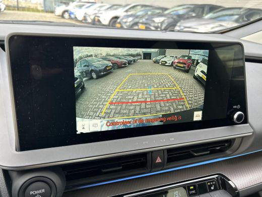 Toyota Prius 2.0 Plug-in Executive **PANORAMADAK/ DODEHOEKDETECTIE/ STOELVERWARMING/ STUURVERWARMING/ 36 MAAND... ActivLease financial lease