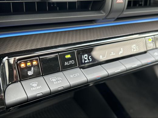 Toyota Prius 2.0 Plug-in Executive **PANORAMADAK/ DODEHOEKDETECTIE/ STOELVERWARMING/ STUURVERWARMING/ 36 MAAND... ActivLease financial lease