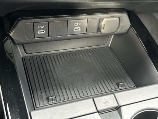 Toyota Prius 2.0 Plug-in Executive **PANORAMADAK/ DODEHOEKDETECTIE/ STOELVERWARMING/ STUURVERWARMING/ 36 MAAND... ActivLease financial lease