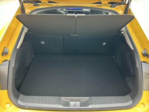 Toyota Prius 2.0 Plug-in Executive **PANORAMADAK/ DODEHOEKDETECTIE/ STOELVERWARMING/ STUURVERWARMING/ 36 MAAND... ActivLease financial lease