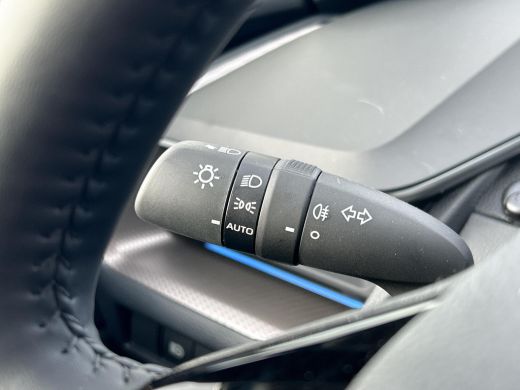 Toyota Prius 2.0 Plug-in Executive **PANORAMADAK/ DODEHOEKDETECTIE/ STOELVERWARMING/ STUURVERWARMING/ 36 MAAND... ActivLease financial lease