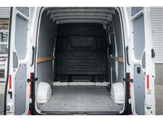 Volkswagen Crafter 140Pk L3/H3 | Bank 3 pers. | Apple Carplay/Android Auto | Trekhaak | Camera | Nav | DAB | ActivLease financial lease