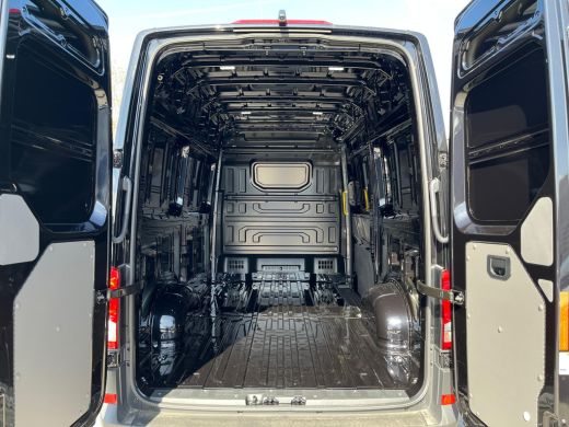 Volkswagen Crafter 35 2.0 TDI L3H3 Exclusive | BPM Vrij! | ACC | Camera achter | Navigatie | Apple CarPlay | ActivLease financial lease
