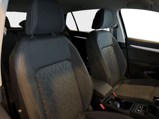Volkswagen Golf 1.5 TSI 115pk Life Edition | 18 inch | Stoel- en stuurverwarming | Achteruitrijcamera ActivLease financial lease