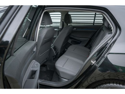 Volkswagen Golf Volkswagen Life Edition Inclusief €2000,- inruilvoordeel | | 'App-Connect' draadloze smartphone i... ActivLease financial lease