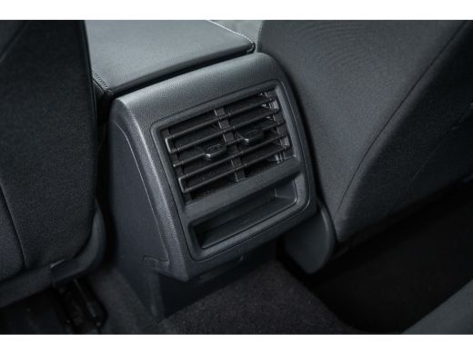 Volkswagen Golf Volkswagen Life Edition Inclusief €2000,- inruilvoordeel | | 'App-Connect' draadloze smartphone i... ActivLease financial lease