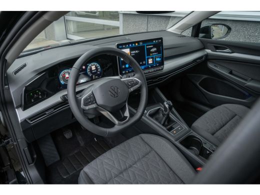 Volkswagen Golf Volkswagen Life Edition Inclusief €2000,- inruilvoordeel | | 'App-Connect' draadloze smartphone i... ActivLease financial lease