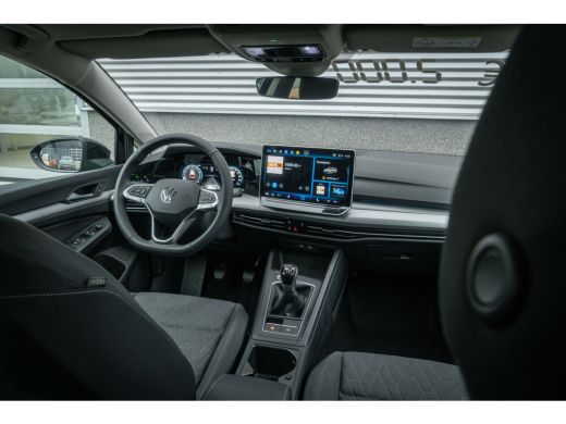 Volkswagen Golf Volkswagen Life Edition Inclusief €2000,- inruilvoordeel | | 'App-Connect' draadloze smartphone i... ActivLease financial lease