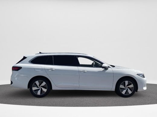 Volkswagen Passat Variant 1.5 eTSI Business | 150Pk | Trekhaak | Ergo Massage  | ACC | Navi | Clima | Pdc | ActivLease financial lease