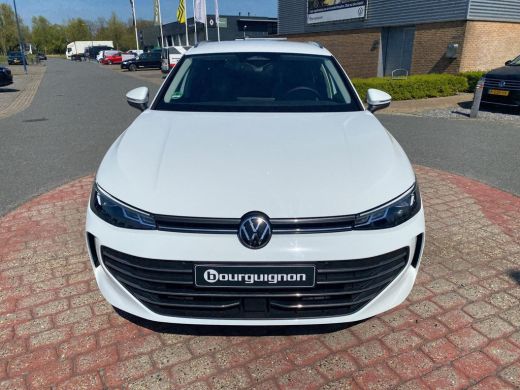 Volkswagen Passat Variant 1.5 eTSI Business | 150Pk | Trekhaak | Ergo Massage  | ACC | Navi | Clima | Pdc | ActivLease financial lease