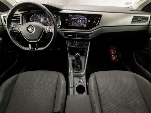 Volkswagen Polo 1.0 TSI Highline Sportline (APPLE CARPLAY, GROOT NAVI, CLIMATE, STOELVERWARMING, GETINT GLAS, SPO... ActivLease financial lease