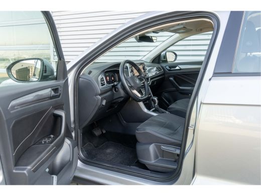 Volkswagen T-Roc 1.5 TSI 150 pk DSG Style | Trekhaak | Assistentiepakket | 17 inch| ActivLease financial lease
