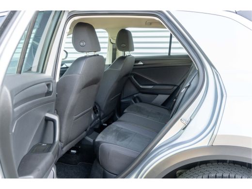 Volkswagen T-Roc 1.5 TSI 150 pk DSG Style | Trekhaak | Assistentiepakket | 17 inch| ActivLease financial lease