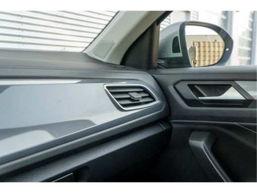 Volkswagen T-Roc 1.5 TSI 150 pk DSG Style | Trekhaak | Assistentiepakket | 17 inch| ActivLease financial lease