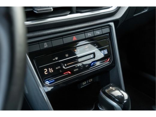 Volkswagen T-Roc 1.5 TSI 150 pk DSG Style | Trekhaak | Assistentiepakket | 17 inch| ActivLease financial lease