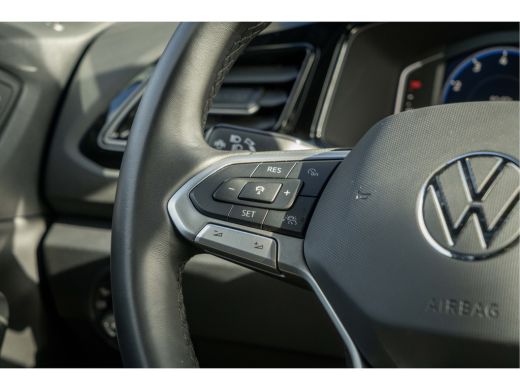 Volkswagen T-Roc 1.5 TSI 150PK DSG R-Line Blackstyle | Camera| Alarm | 18 inch| ActivLease financial lease