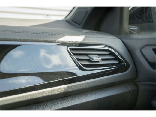 Volkswagen T-Roc 1.5 TSI 150PK DSG R-Line Blackstyle | Camera| Alarm | 18 inch| ActivLease financial lease